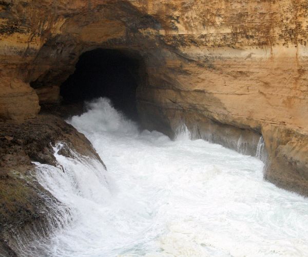 Water splashing in Thunder Cave